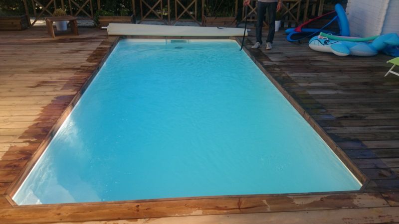 PISCINES COQUES POLYESTER RECTANGULAIRE A FOND PLAT ET ESCALIER D'ANGLE MODELE CANARIA